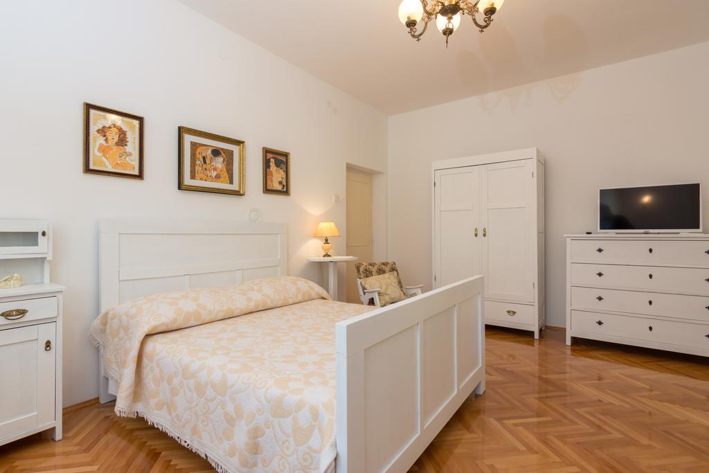 Apartments Coce Трогир Екстериор снимка