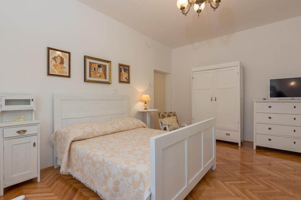 Apartments Coce Трогир Екстериор снимка