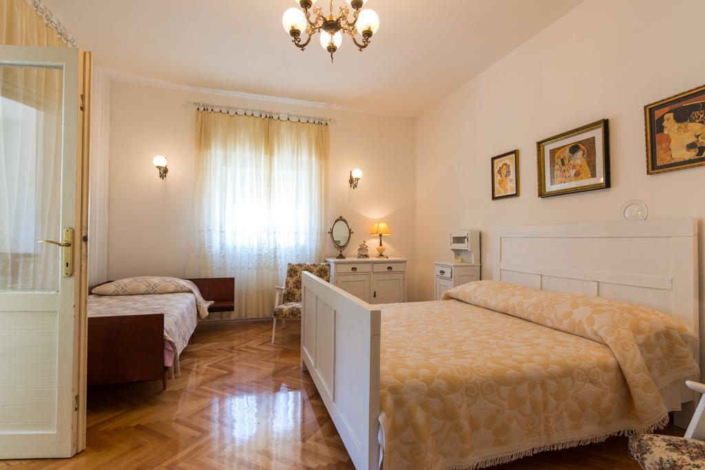 Apartments Coce Трогир Екстериор снимка