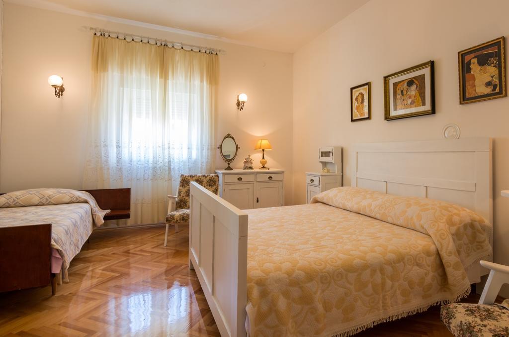Apartments Coce Трогир Екстериор снимка