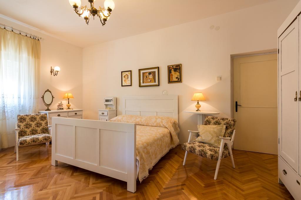 Apartments Coce Трогир Екстериор снимка