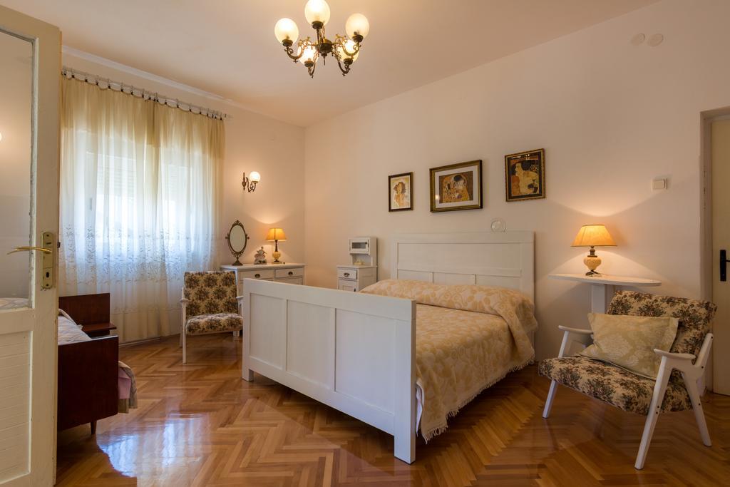 Apartments Coce Трогир Екстериор снимка