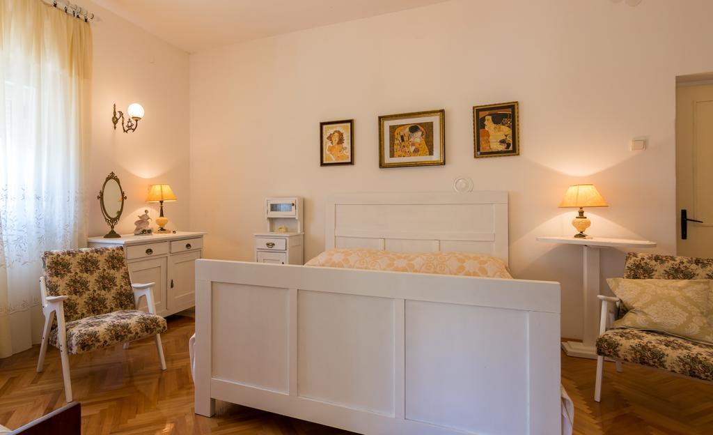Apartments Coce Трогир Екстериор снимка