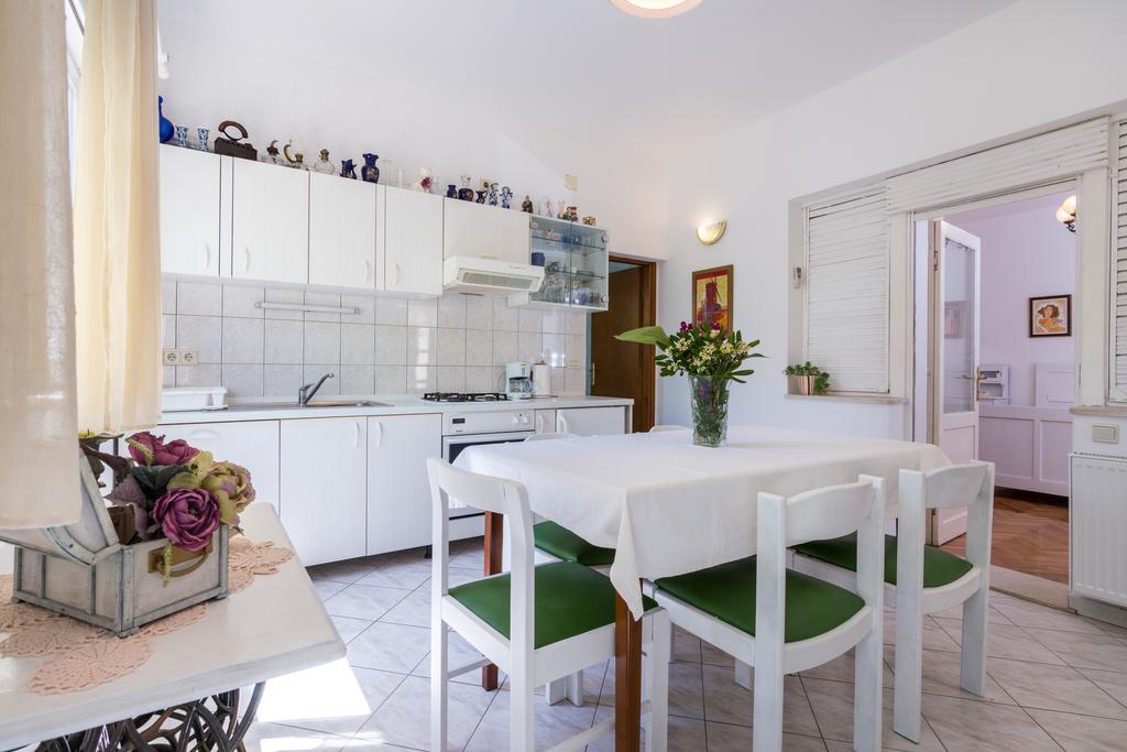 Apartments Coce Трогир Екстериор снимка
