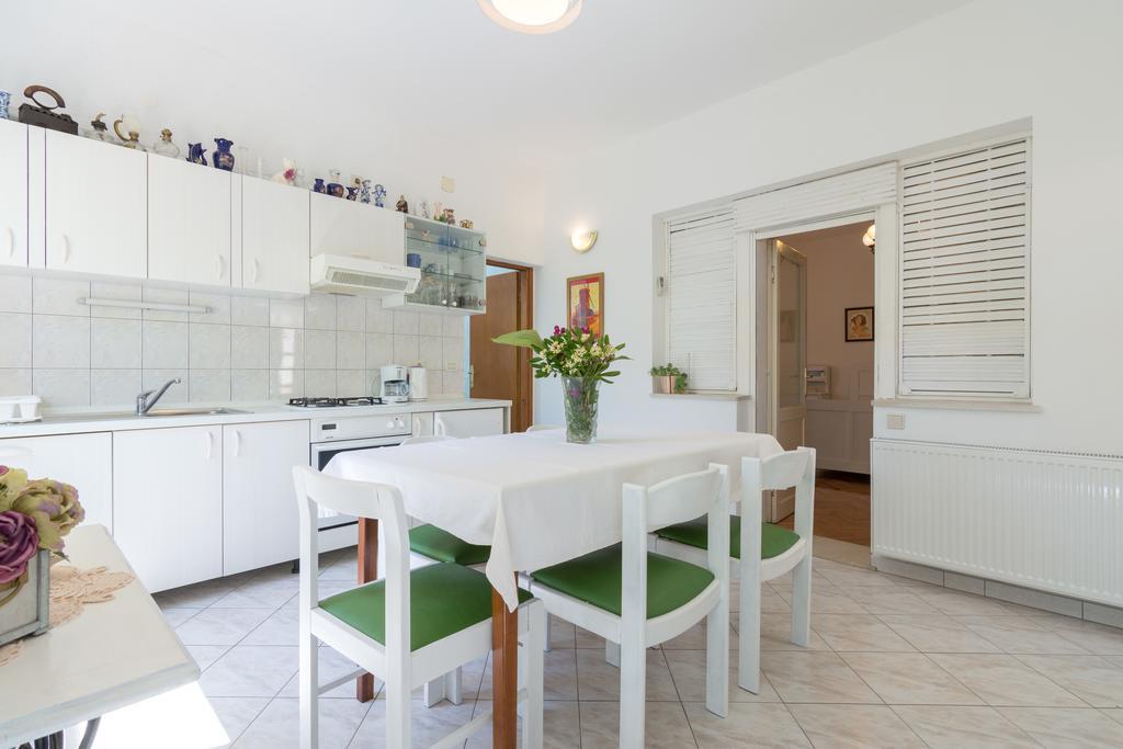 Apartments Coce Трогир Екстериор снимка