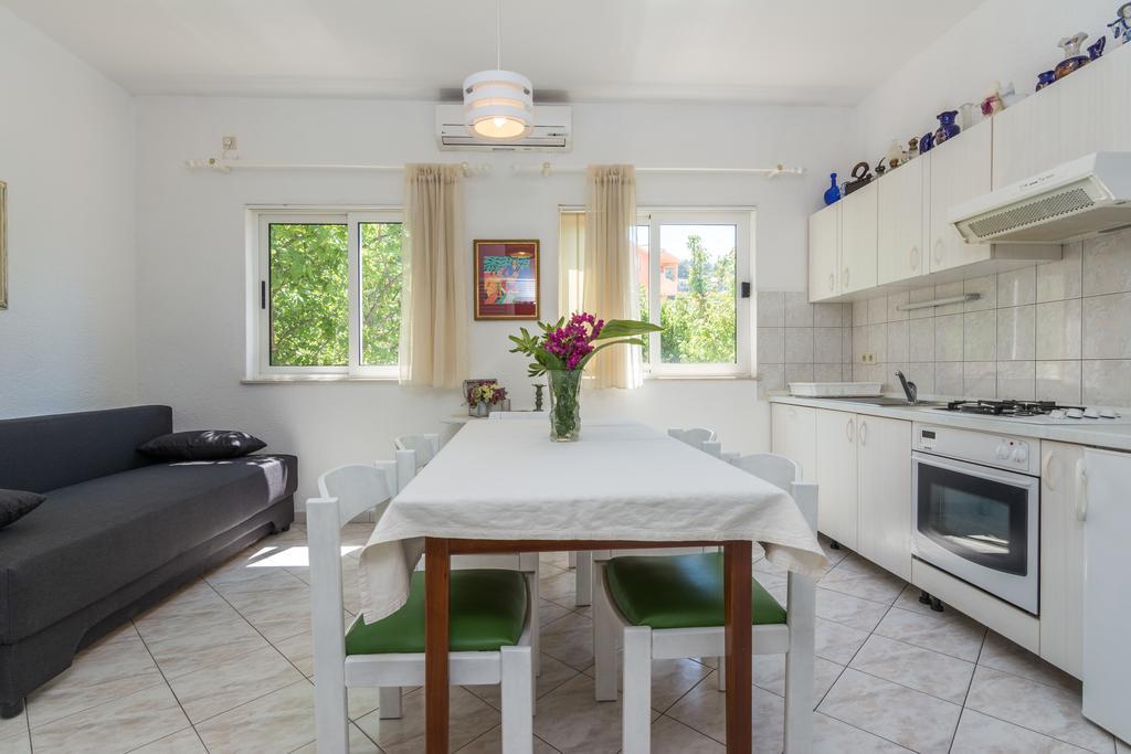 Apartments Coce Трогир Екстериор снимка