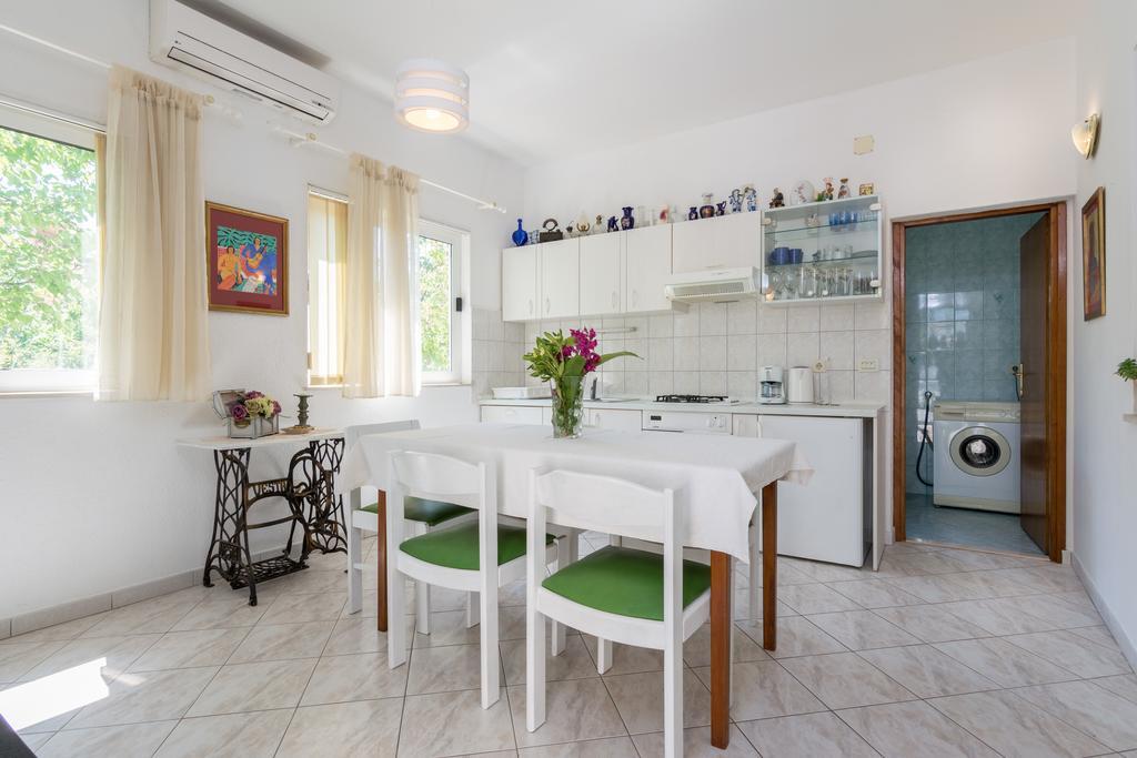 Apartments Coce Трогир Екстериор снимка