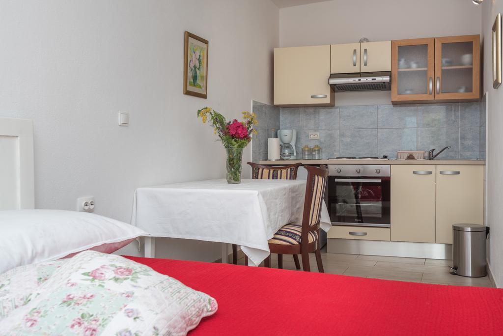 Apartments Coce Трогир Екстериор снимка