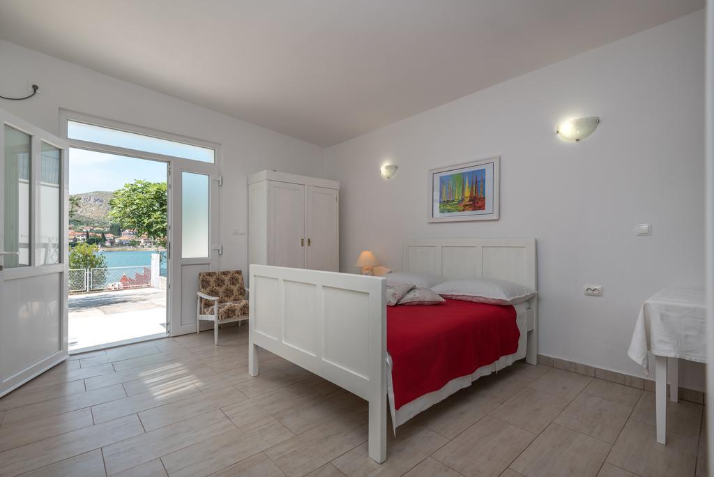 Apartments Coce Трогир Екстериор снимка