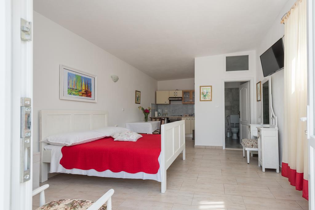 Apartments Coce Трогир Екстериор снимка