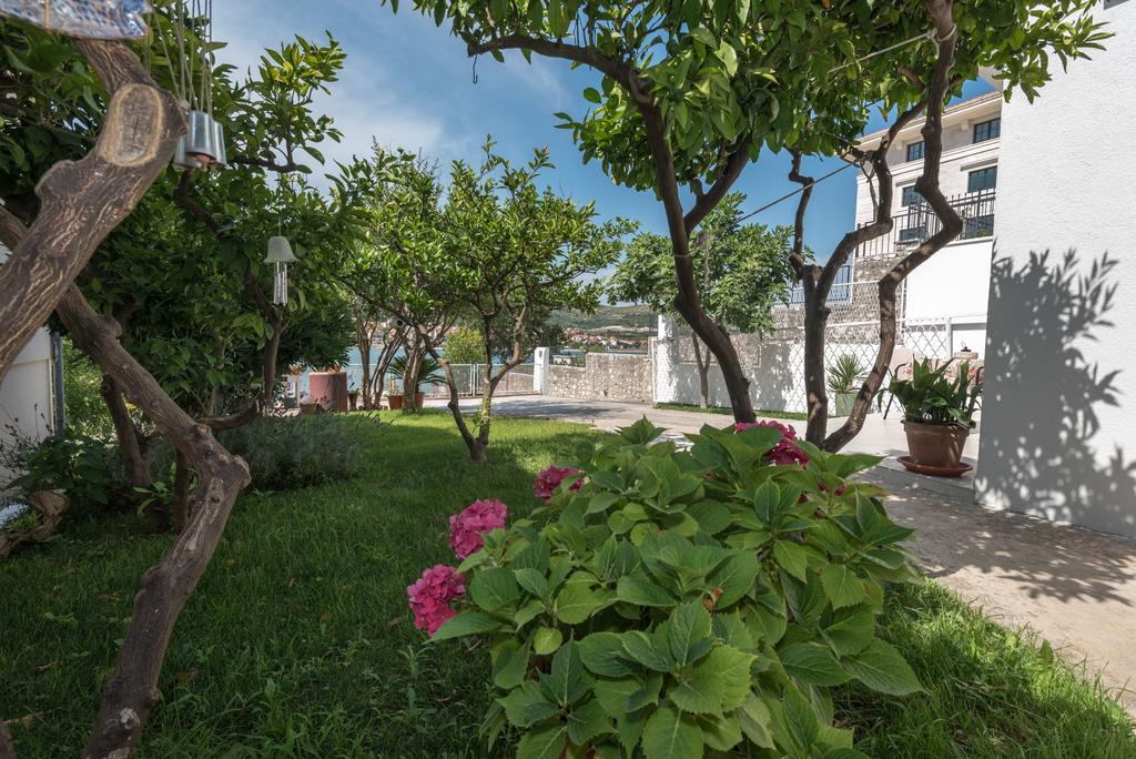 Apartments Coce Трогир Екстериор снимка