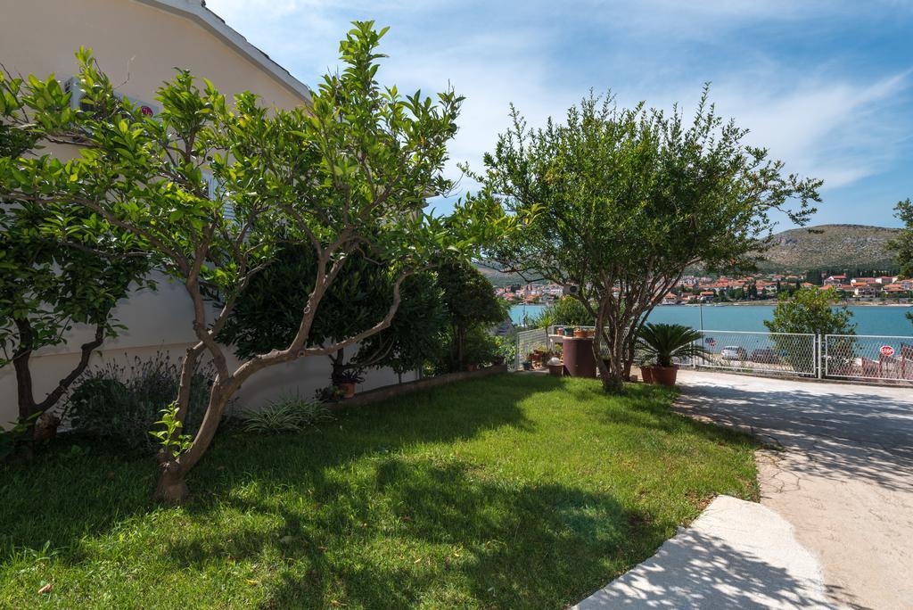 Apartments Coce Трогир Екстериор снимка