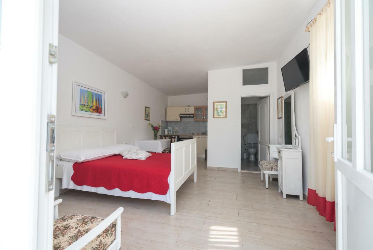 Apartments Coce Трогир Екстериор снимка