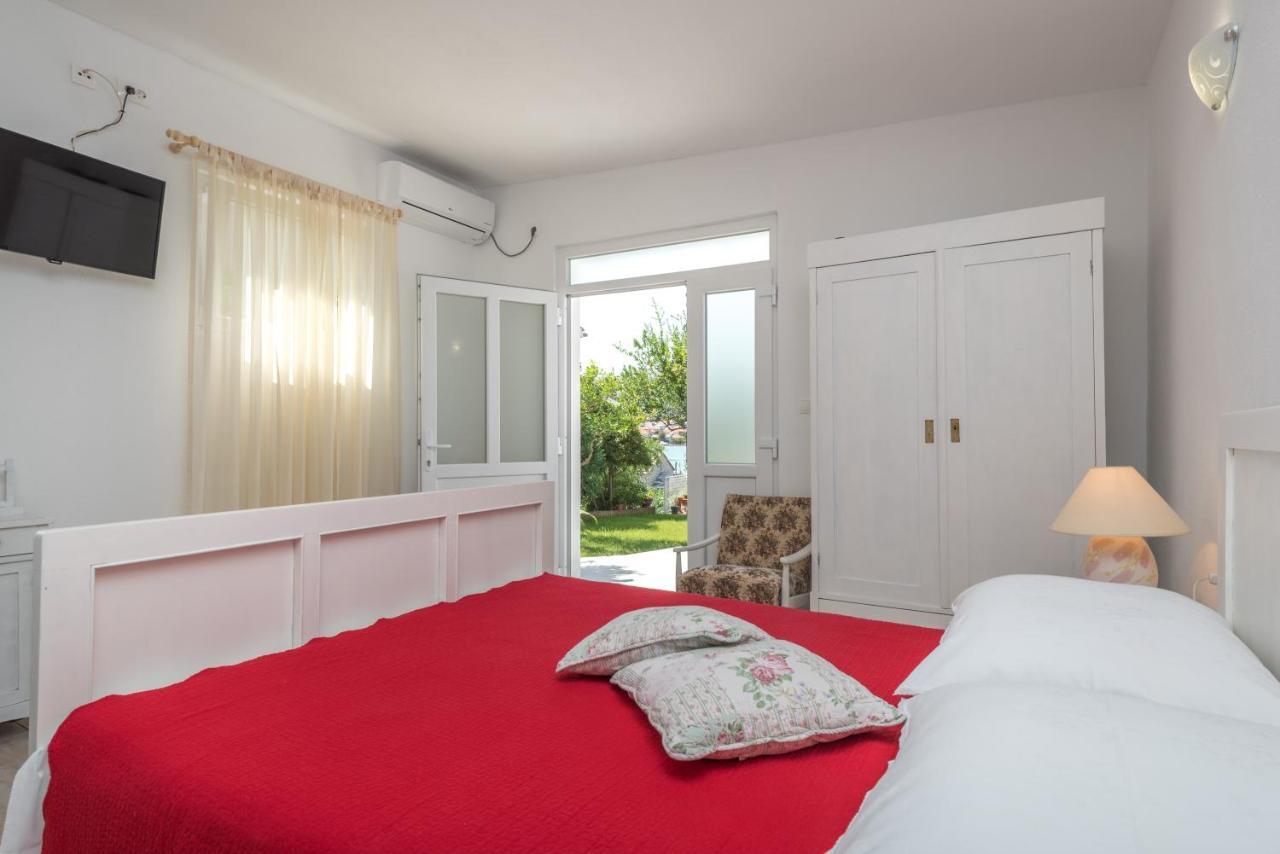 Apartments Coce Трогир Екстериор снимка